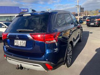 2022 Mitsubishi Outlander - Thumbnail