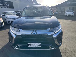 2022 Mitsubishi Outlander - Thumbnail
