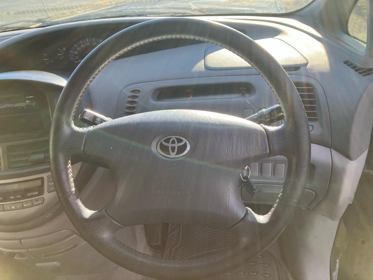 2000 Toyota Estima