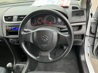 2011 Suzuki Swift - Thumbnail