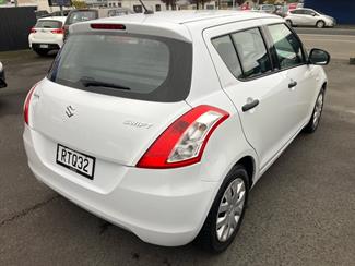 2011 Suzuki Swift - Thumbnail