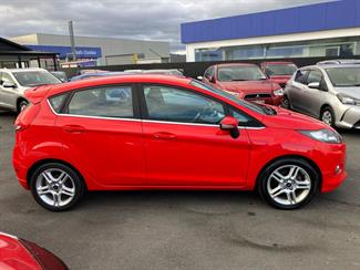 2011 Ford Fiesta - Thumbnail