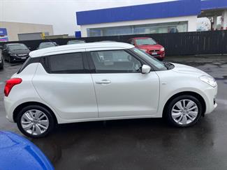 2018 Suzuki Swift - Thumbnail