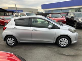 2014 Toyota Vitz - Thumbnail
