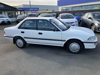 1990 Toyota Corolla GL - Thumbnail
