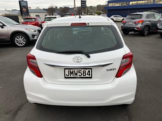2015 Toyota Yaris - Thumbnail