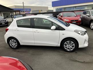2015 Toyota Yaris - Thumbnail