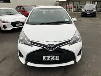 2015 Toyota Yaris - Thumbnail