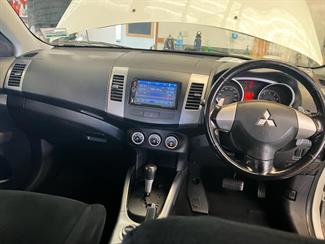 2008 Mitsubishi Outlander - Thumbnail