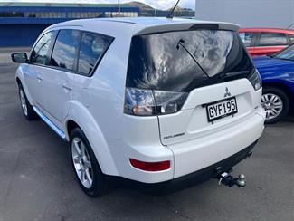 2008 Mitsubishi Outlander - Thumbnail