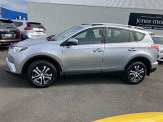 2018 Toyota Rav4 - Thumbnail