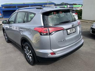 2018 Toyota Rav4 - Thumbnail