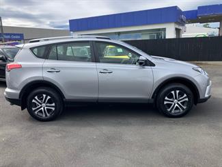 2018 Toyota Rav4 - Thumbnail
