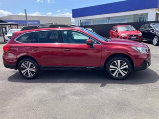 2018 Subaru Outback - Thumbnail