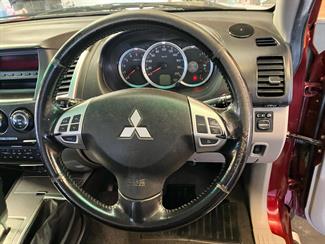 2010 Mitsubishi Challenger - Thumbnail