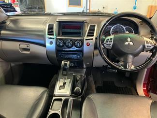 2010 Mitsubishi Challenger - Thumbnail