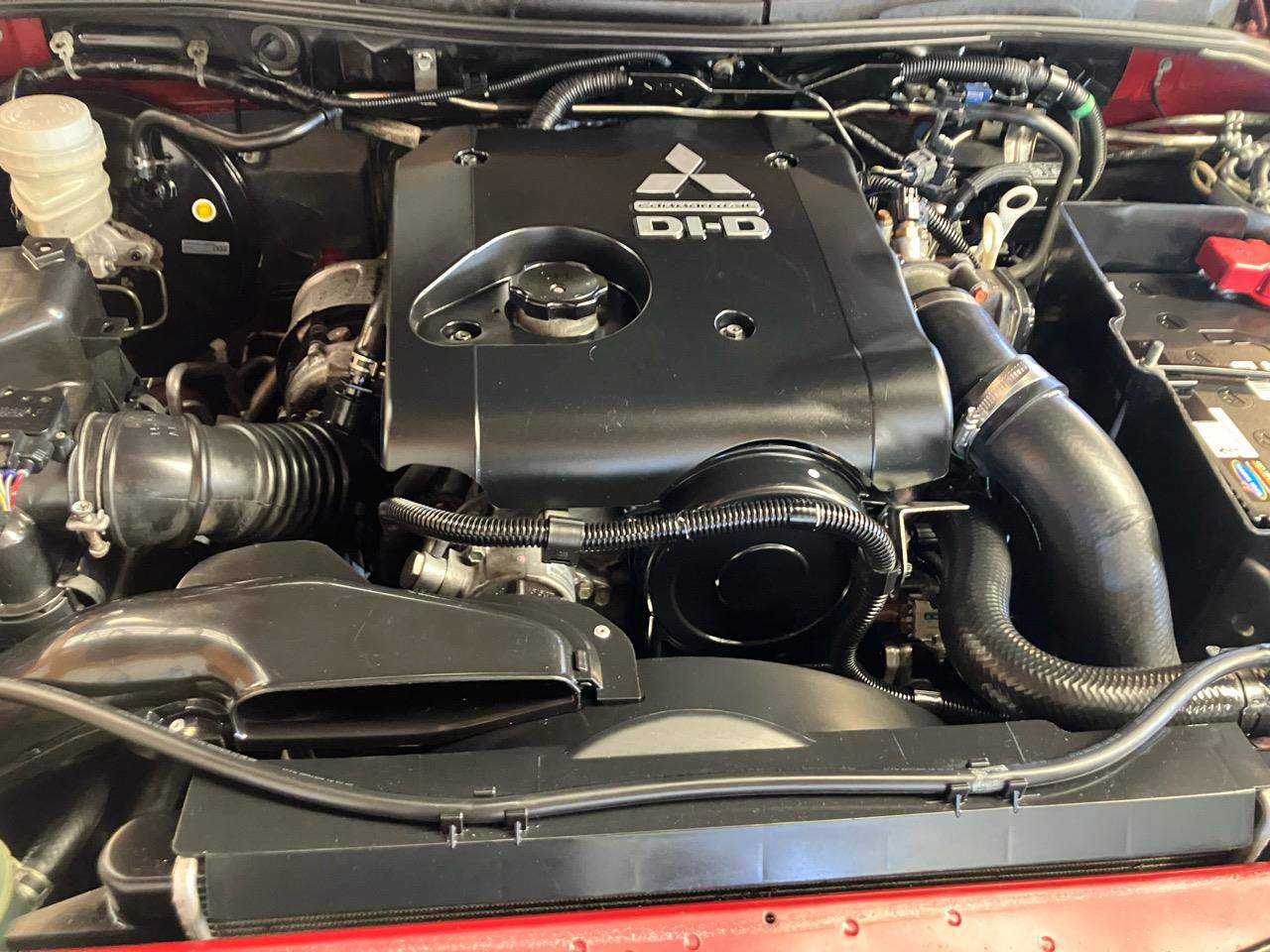 2010 Mitsubishi Challenger