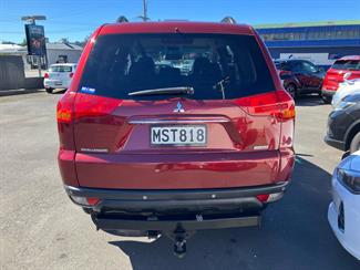 2010 Mitsubishi Challenger - Thumbnail