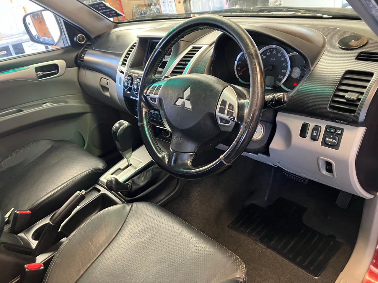 2010 Mitsubishi Challenger