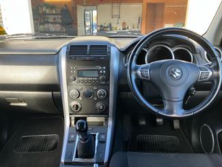2014 Suzuki Grand Vitara - Thumbnail