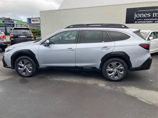 2021 Subaru Outback - Thumbnail