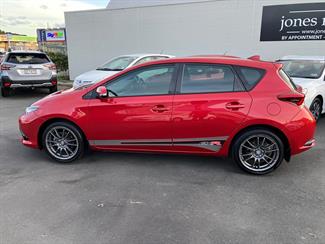 2016 Toyota Corolla - Thumbnail