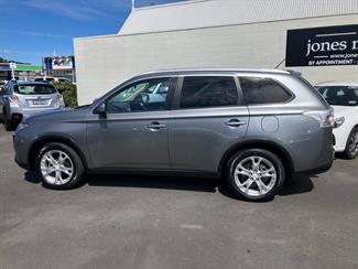 2014 Mitsubishi Outlander - Thumbnail