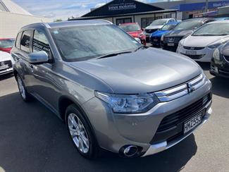 2014 Mitsubishi Outlander - Thumbnail