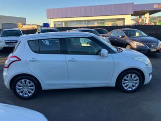2013 Suzuki Swift - Thumbnail