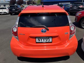 2012 Toyota Aqua - Thumbnail