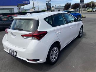 2018 Toyota Corolla - Thumbnail