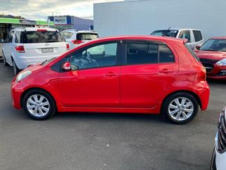 2009 Toyota Vitz - Thumbnail