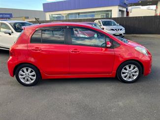 2009 Toyota Vitz - Thumbnail