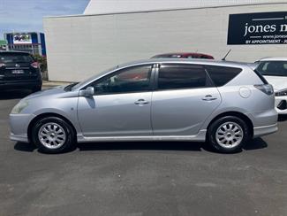 2005 Toyota Caldina - Thumbnail