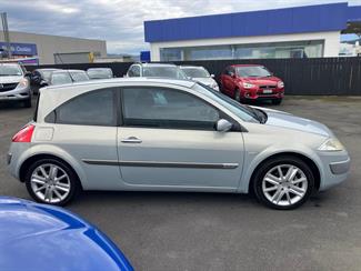 2004 Renault Megane - Thumbnail