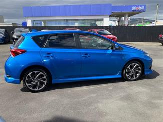 2017 Toyota Corolla - Thumbnail