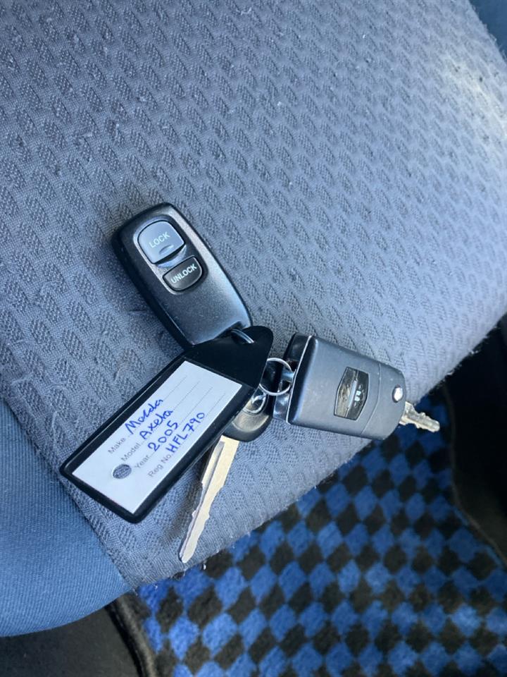 2005 Mazda Axela