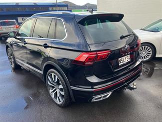 2021 Volkswagen Tiguan - Thumbnail
