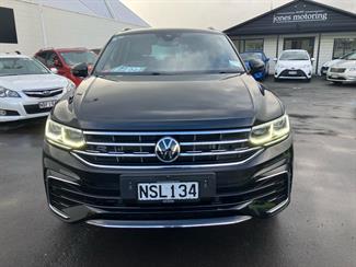 2021 Volkswagen Tiguan - Thumbnail