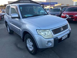 2008 Mitsubishi Pajero - Thumbnail