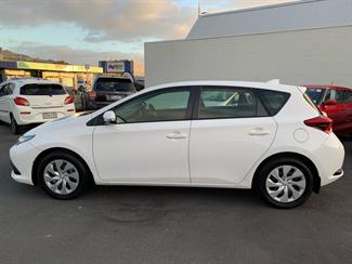 2016 Toyota Corolla - Thumbnail