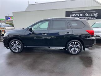 2019 Nissan Pathfinder - Thumbnail