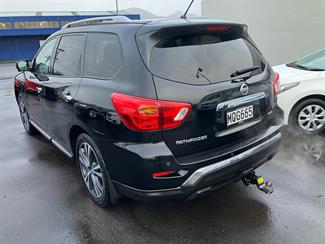 2019 Nissan Pathfinder - Thumbnail