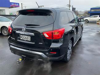 2019 Nissan Pathfinder - Thumbnail