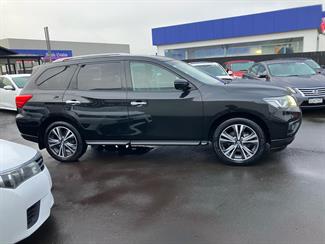 2019 Nissan Pathfinder - Thumbnail