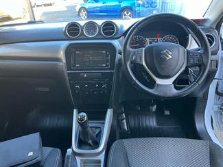 2017 Suzuki Vitara - Thumbnail