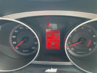 2005 Mitsubishi Outlander - Thumbnail