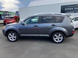 2005 Mitsubishi Outlander - Thumbnail