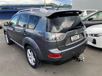 2005 Mitsubishi Outlander - Thumbnail