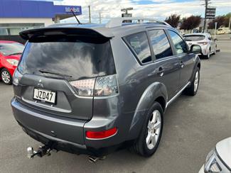 2005 Mitsubishi Outlander - Thumbnail